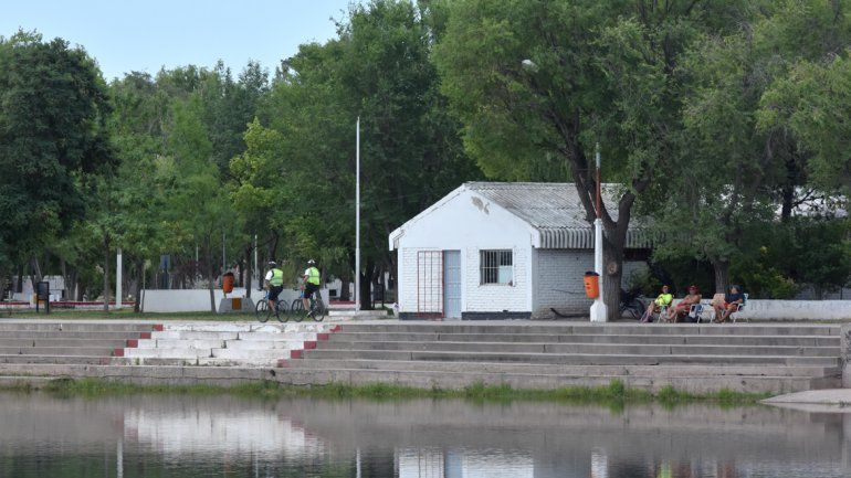 El balneario municipal sigue cerrado a los bañistas por la contaminación.