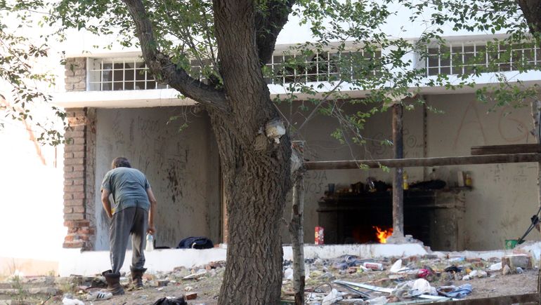Una casa abandonada en Santa Genoveva se convirtió en un refugio.