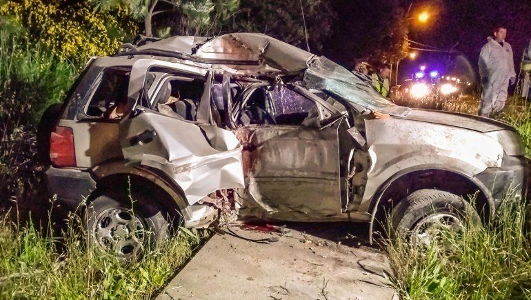 Murió al salirse de la calzada y chocar contra un poste