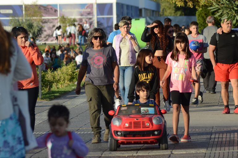 El movimiento turístico de Semana Santa también se refleja en las ciudades neuquinas. El movimiento turístico de Semana Santa también se refleja en las ciudades neuquinas.