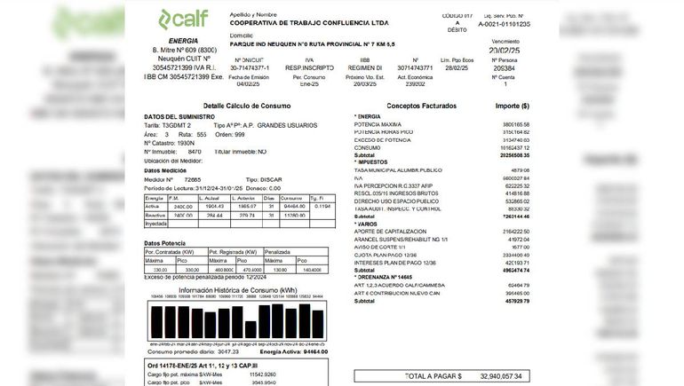 La factura de electricidad de CALF de 32 millones de pesos. Hay tres más con esos montos que son La factura de electricidad de CALF de 32 millones de pesos. Hay tres más con esos montos que son