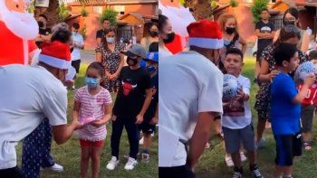 un jugador un river le regalo juguetes a los ninos de su pueblo un jugador un river le regalo juguetes a los ninos de su pueblo