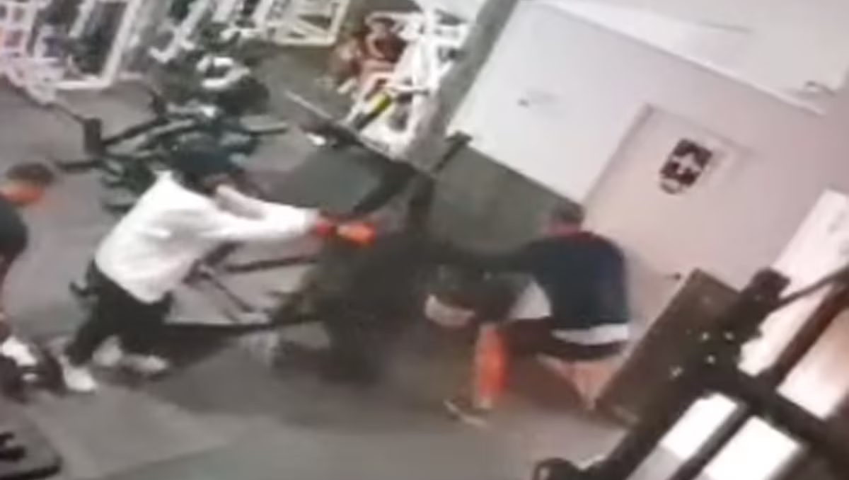 Video: entrenaba en el gimnasio y fue atacado a balazos por su ex suegra