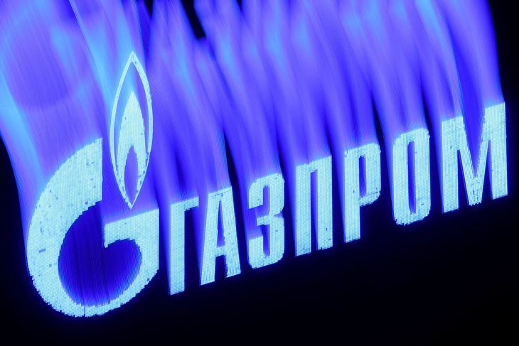 FOTO DE ARCHIVO. El logo de la empresa Gazprom en la fachada de un centro de negocios en San Petersburgo