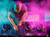 El triste momento de un conocido DJ que alegra las noches de los cipoleños. Foto ilustrativa.