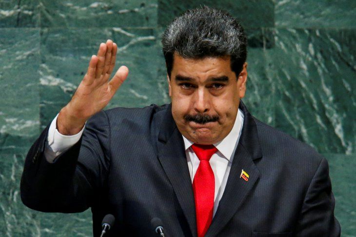 FOTO DE ARCHIVO: El presidente de Venezuela, Nicolás Maduro, saluda a los delegados después de dirigirse a la 73° Asamblea General de las Naciones Unidas en la sede de la ONU en Nueva York. 26 de