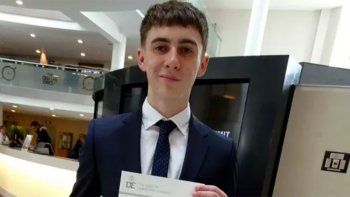 un adolescente salio de coma tras 10 meses y no sabe de la pandemia un adolescente salio de coma tras 10 meses y no sabe de la pandemia