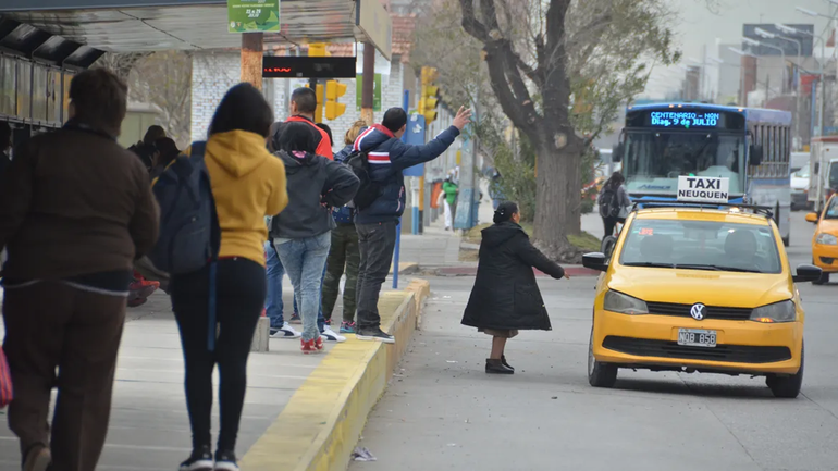 Taxis: buscan mejorar el servicio