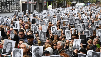 a 28 anos del atentado, hubo reclamos de justicia y fuertes criticas al gobierno a 28 anos del atentado, hubo reclamos de justicia y fuertes criticas al gobierno