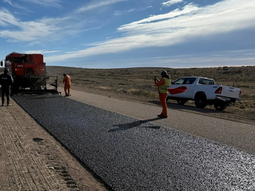 Repavimentación de las Rutas Provinciales 6 y 8. Foto: prensa de gobierno de Río Negro. Repavimentación de las Rutas Provinciales 6 y 8. Foto: prensa de gobierno de Río Negro.