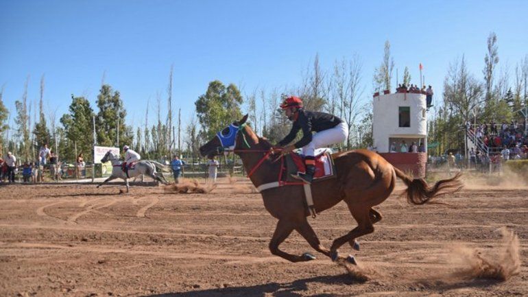 Un amplio programa de carreras se espera hoy en el Jockey Club.