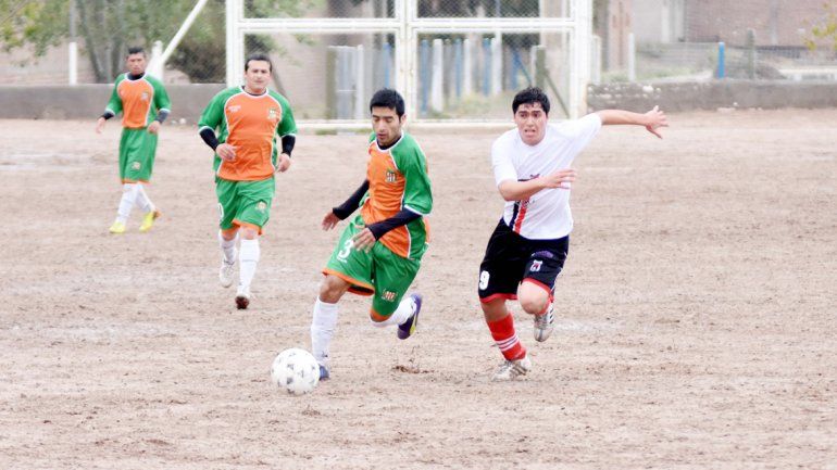 En un duro partido en la auxiliar del Dino