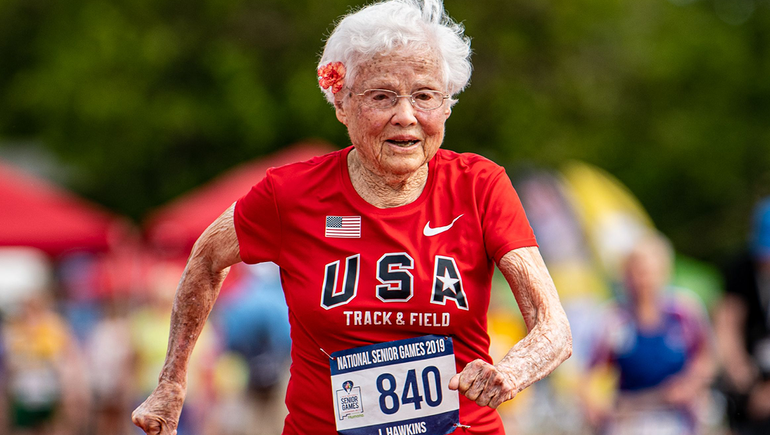 Tiene 105 años y batió el récord en los 100 metros