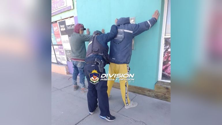 Atrapan a ladrón con pedido de captura robando en un comercio