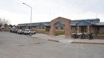 Personal del hospital de Plottier concurrió hasta el domicilio donde se produjo el deceso del bebé. Personal del hospital de Plottier concurrió hasta el domicilio donde se produjo el deceso del bebé.