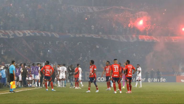 Flamengo vs DIM fue suspendido por incidentes en la Copa Libertadores.