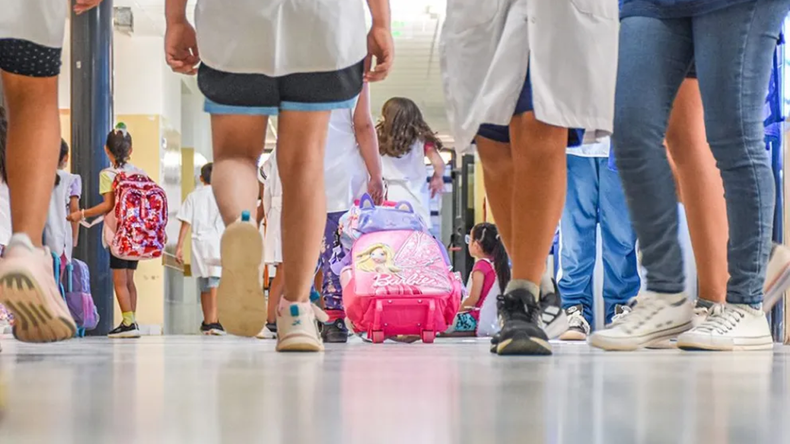 Inicio de clases en paz en Neuquén, fondos escasos de Nación y una alarma | LM Neuquen Inicio de clases en paz en Neuquén, fondos escasos de Nación y una alarma