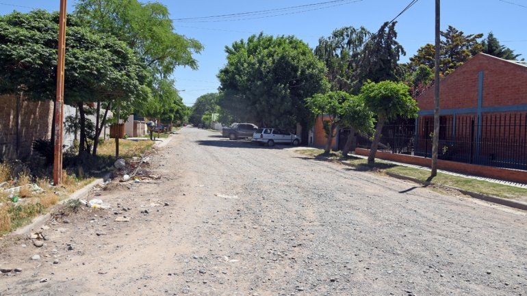 En calle Perú al 300 (Plottier) se hizo un allanamiento para buscar al petrolero.