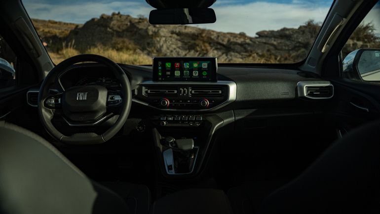 Entre el equipamiento, la Fiat Titano viene con una cámara todoterreno de 360 grados con proyección 3D. Foto: Stellantis. Entre el equipamiento, la Fiat Titano viene con una cámara todoterreno de 360 grados con proyección 3D. Foto: Stellantis.