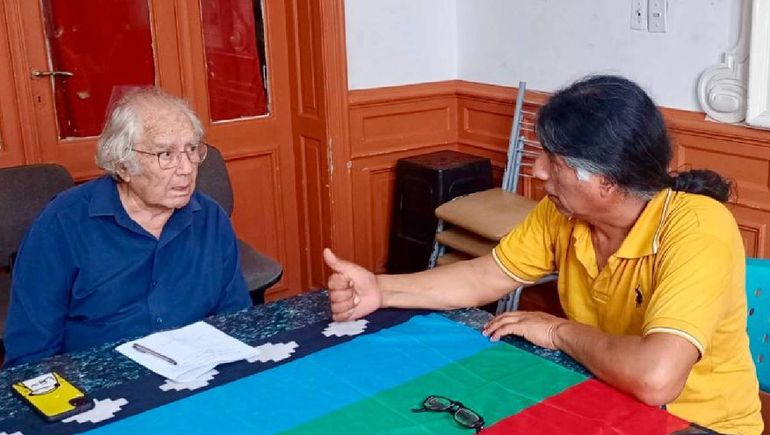 El Premio Nobel de la Paz (1980) Ricardo Pérez Esquivel y Florentino Nawel, vocero de la comunidad mapuche Paichil Antreao. El Premio Nobel de la Paz (1980) Ricardo Pérez Esquivel y Florentino Nawel, vocero de la comunidad mapuche Paichil Antreao.
