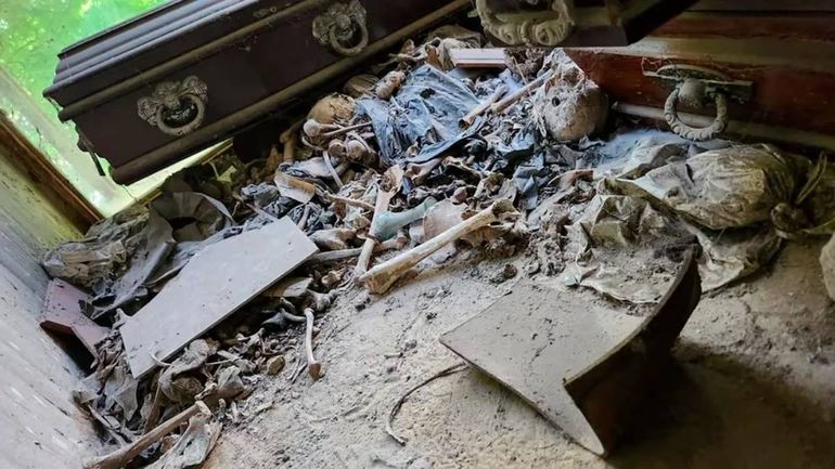 Varios féretros habllados en el cementerio no tenían identicicación. Foto: Infobae. Varios féretros habllados en el cementerio no tenían identicicación. Foto: Infobae.