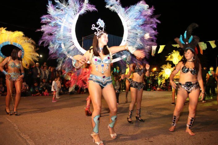 Zapala es una de las ciudades neuquinas en las que el Carnaval tiene su gran celebración. Zapala es una de las ciudades neuquinas en las que el Carnaval tiene su gran celebración.