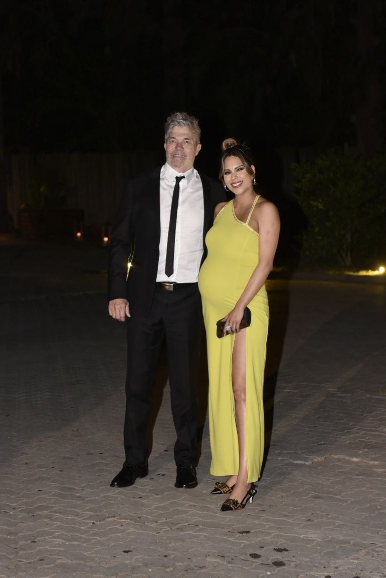 Barby Franco, en la recta final de su embarazo, llegó junto a Fernando Burlando.