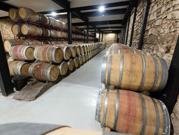 Bodegas del Alto Valle en Río Negro: 44.237 hl totales resaltan el énfasis en Merlot y Semillón, con fuerte presencia de terceros en genéricos. Bodegas del Alto Valle en Río Negro: 44.237 hl totales resaltan el énfasis en Merlot y Semillón, con fuerte presencia de terceros en genéricos.