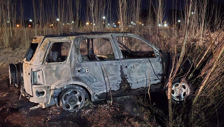 Volvía del boliche y se incendió su camioneta: el conductor se salvó de milagro