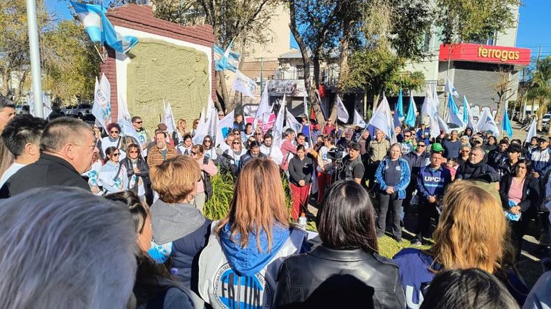Reclamos y actos por el Día del Trabajador en Neuquén: Este pueblo se cansó
