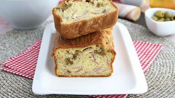 Budín salado de jamón, queso y aceitunas: la receta fácil para la picada