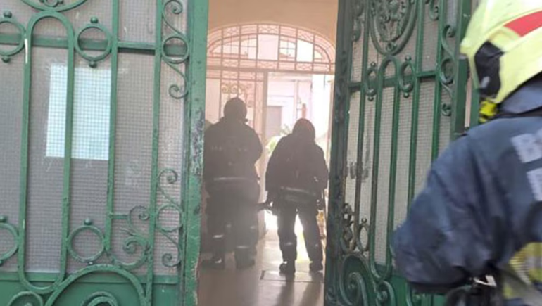 Trágico incendio en un hotel familiar: hay un muerto y varios heridos