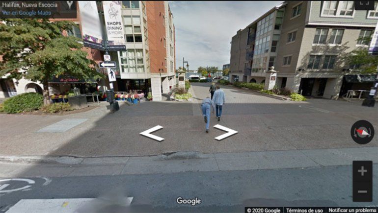 Familias y amigos congelados en el tiempo en Google Street View