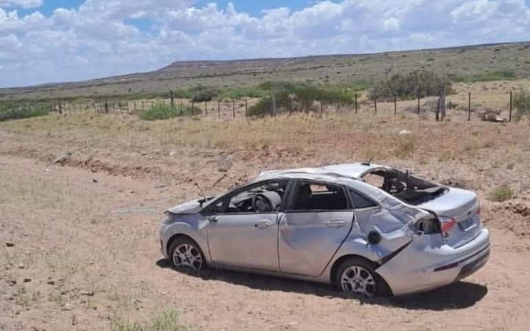 Casi una tragedia en la Ruta 22 tras un vuelco cerca de Cutral Co