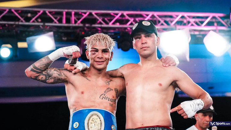 Sansón terminó todo roto pero ganó la pelea más sangrienta y dramática del año