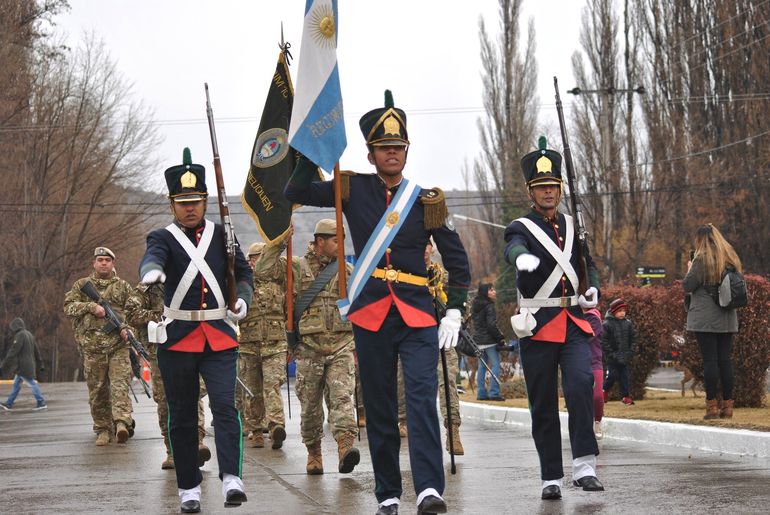 Las 17 fotos del Día de la Bandera: desfile gaucho y banda militar bajo la lluvia