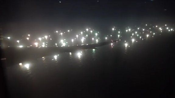 En la captura de vídeo se ven las luces de los barcos que depredan nuestro mar.&nbsp;