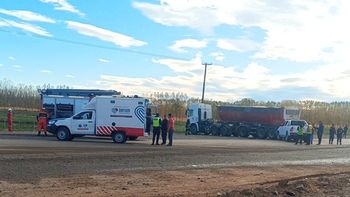El siniestro vial ocurrió sobre Ruta 7 a la altura de San Patricio del Chañar. El siniestro vial ocurrió sobre Ruta 7 a la altura de San Patricio del Chañar.