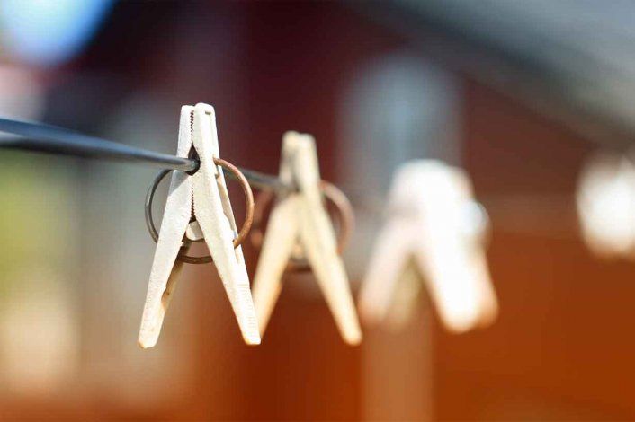 La mujer murió electrocutada y fue encontrada sin vida por su hija.