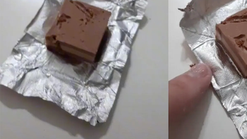 Video viral: compró un famoso chocolate argentino y encontró gusanos