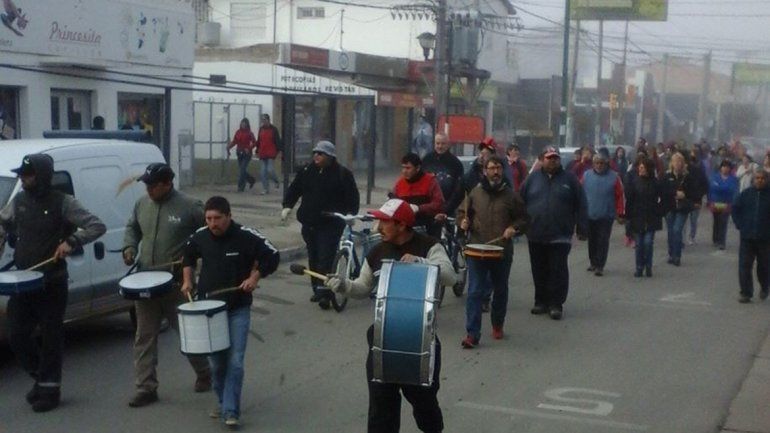Los trabajadores se movilizaron por el centro: reclaman una suba del 35%.
