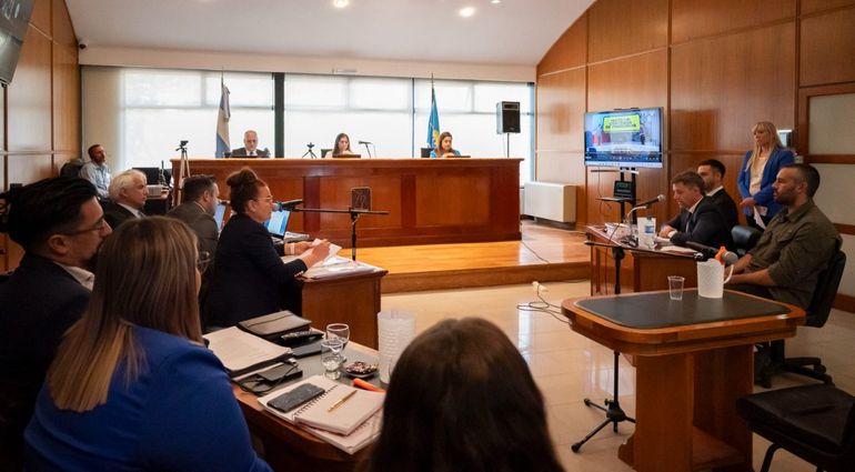 Este martes se lleva a cabo la segunda jornada del juicio por la masacre de pingüinos en Punta Tombo. Este martes se lleva a cabo la segunda jornada del juicio por la masacre de pingüinos en Punta Tombo.