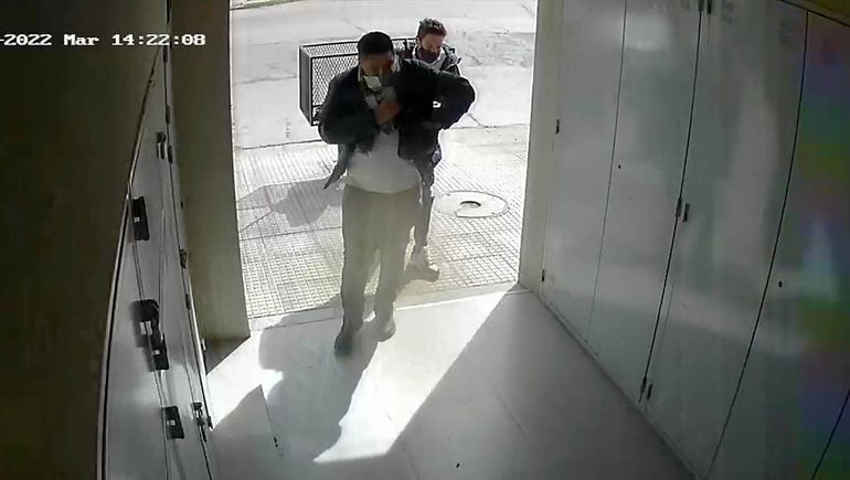 Video: desvalijaron dos departamentos y creen que fue la misma banda