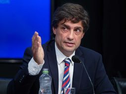 Los 40 años de democracia, que nos devolvieron todas las libertades civiles que tanto valoramos, no fueron capaces de devolvernos el bienestar. Los 40 años de democracia, que nos devolvieron todas las libertades civiles que tanto valoramos, no fueron capaces de devolvernos el bienestar.