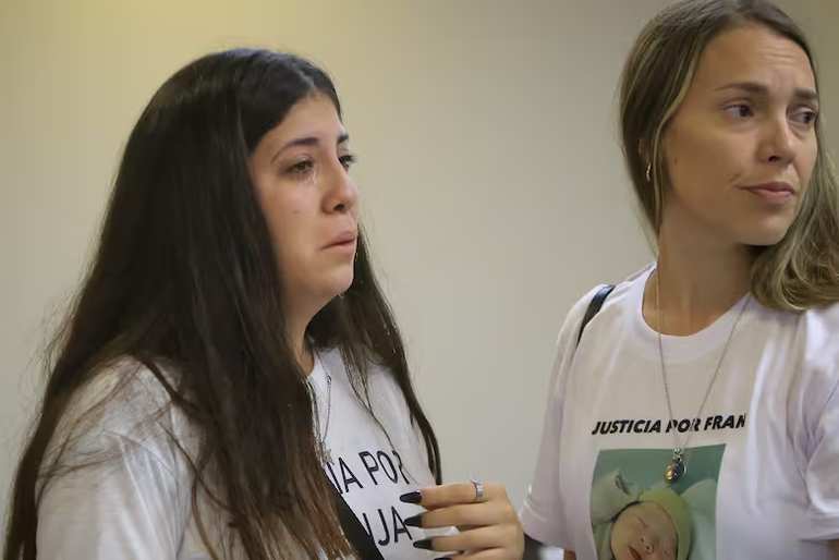 La angustia de la familia de uno de los fallecidos Foto: Sebastián Salguero, La Nación La angustia de la familia de uno de los fallecidos Foto: Sebastián Salguero, La Nación