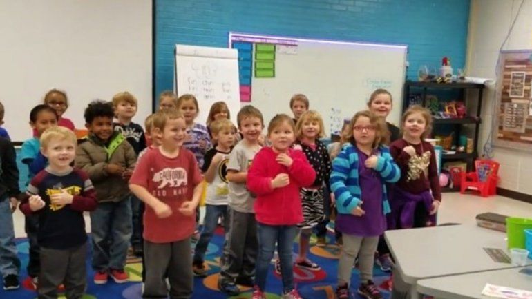 Emoción: le cantaron el Feliz cumpleaños en lenguaje de señas