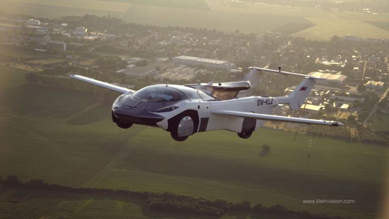 Un modelo de auto volador recibe su Certificado de Aeronavegabilidad