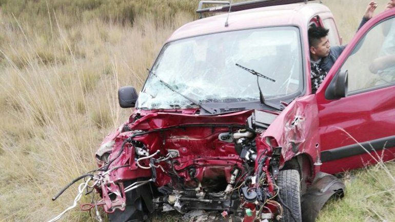 Impresionante choque entre dos camiones y un auto sobre la Ruta 151