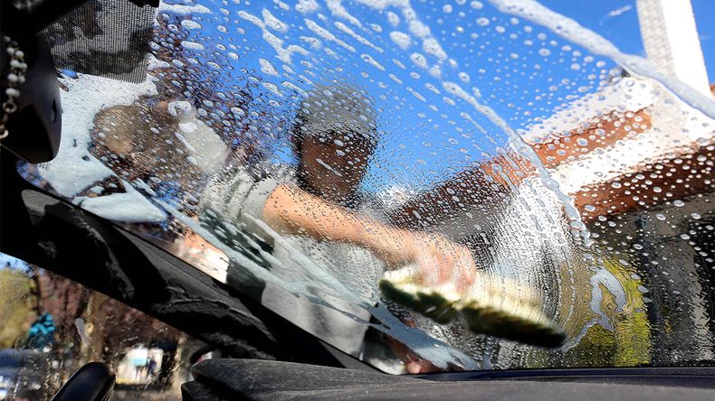 Los limpiavidrios tendrán alternativas para cumplir con las sanciones económicas.