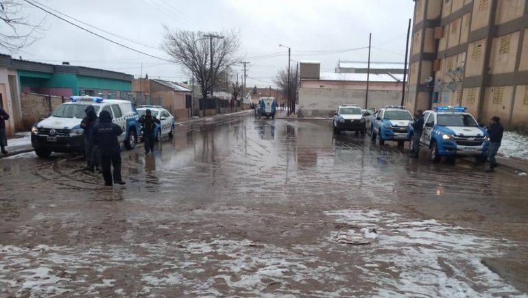 Dos hermanos acusados por balear a un policía en Cutral Co